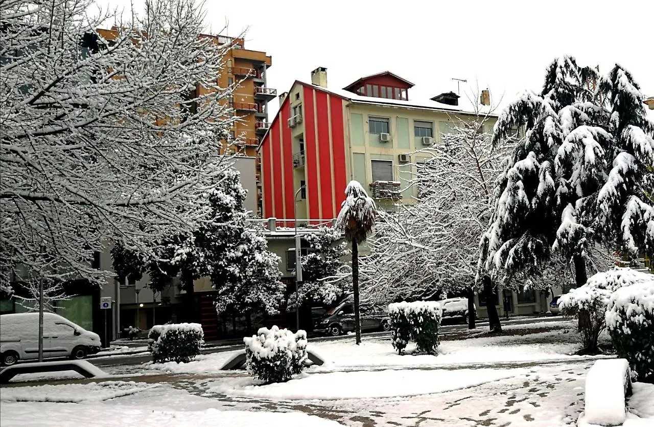 Central Loft Tirana 0*,