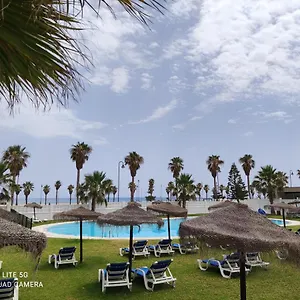 apartamento-lujo-en-primera-linea-playa-piscina.es-andalucia.com/